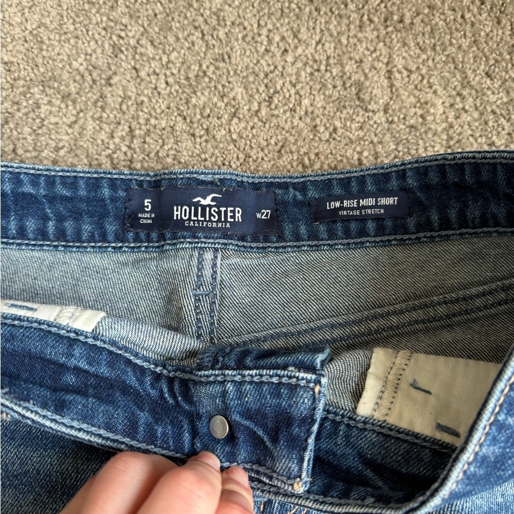 Hollister Distressed Low Rise Midi Shorts - Picture 3 of 4